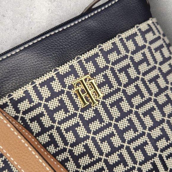Tommy Hilfiger Jacquard Crossbody - Navy Blue - NWT - Picture 2 of 6